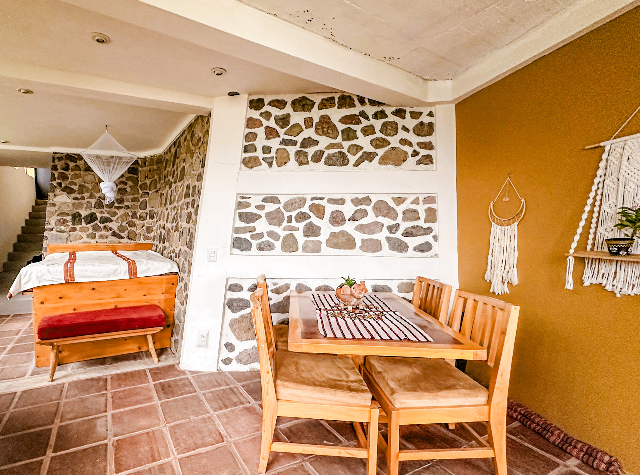 Dining 2 One of a kind 5 volcanoes view for sale Santa Cruz La Laguna