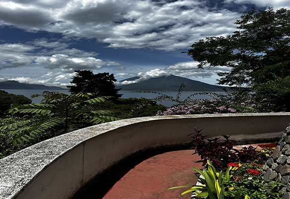 Peña de Oro house for sale lake views