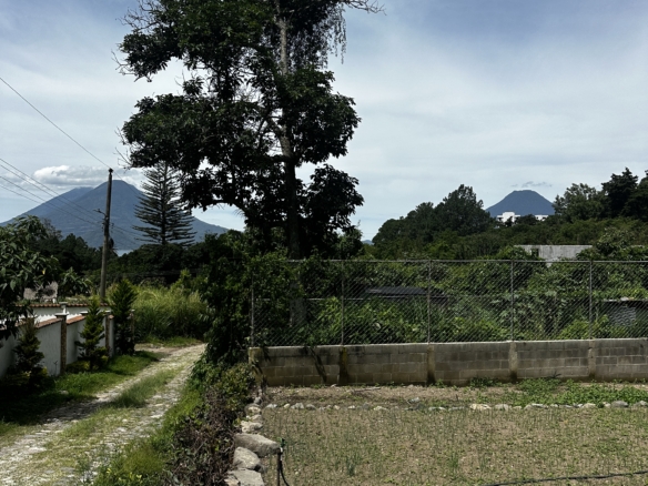 Panajachel lot with views, flat, titled for sale