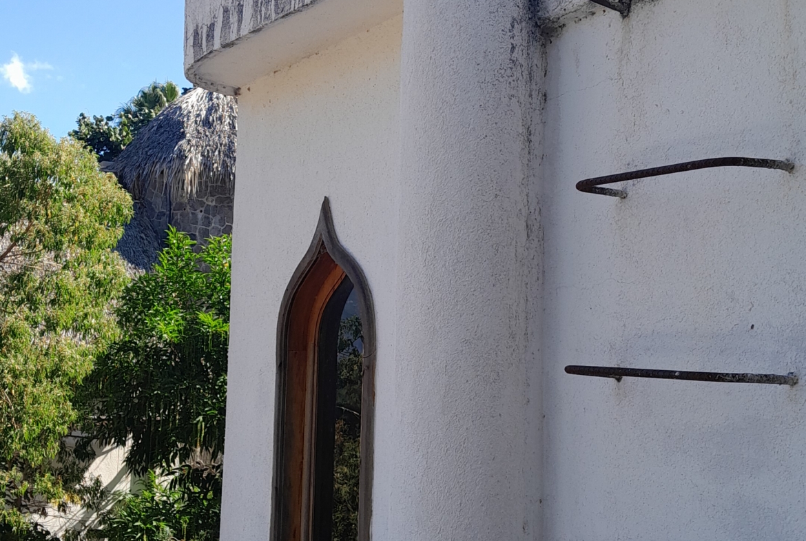 Waterfront Renovation Opportunity Outside Santiago Atitlán for sale