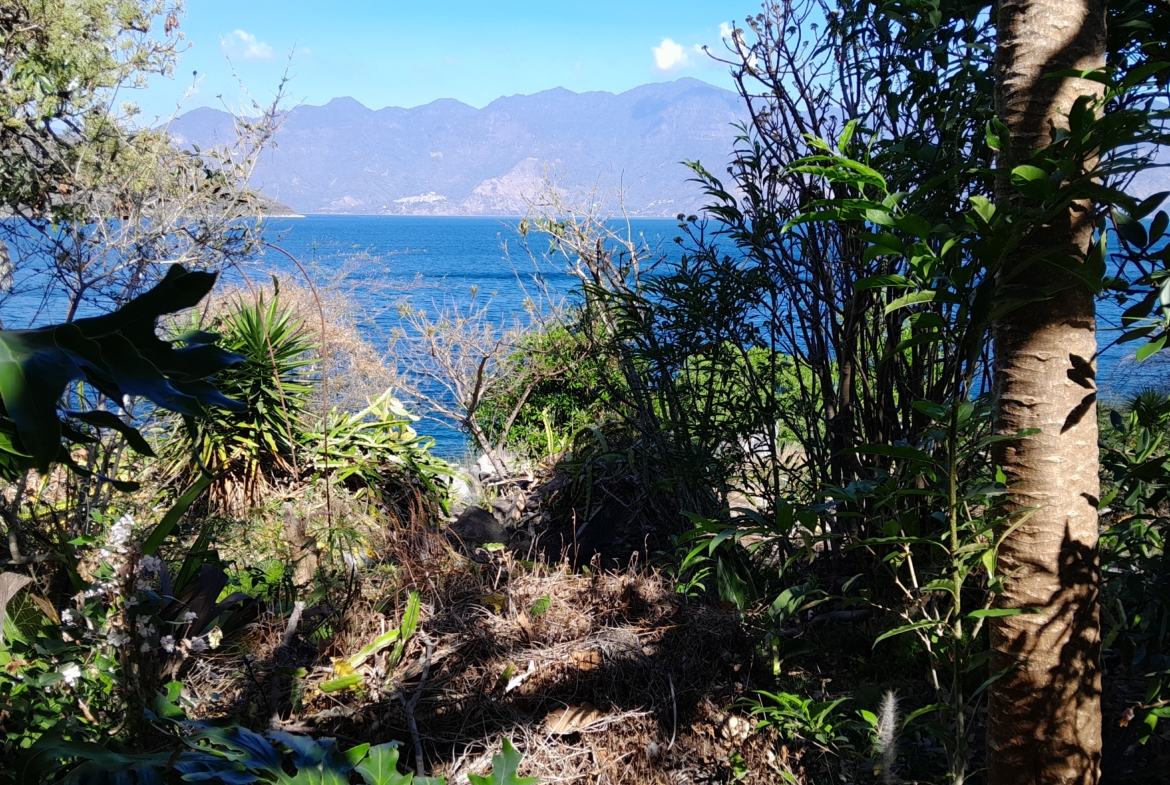 Waterfront Renovation Opportunity Outside Santiago Atitlán for sale