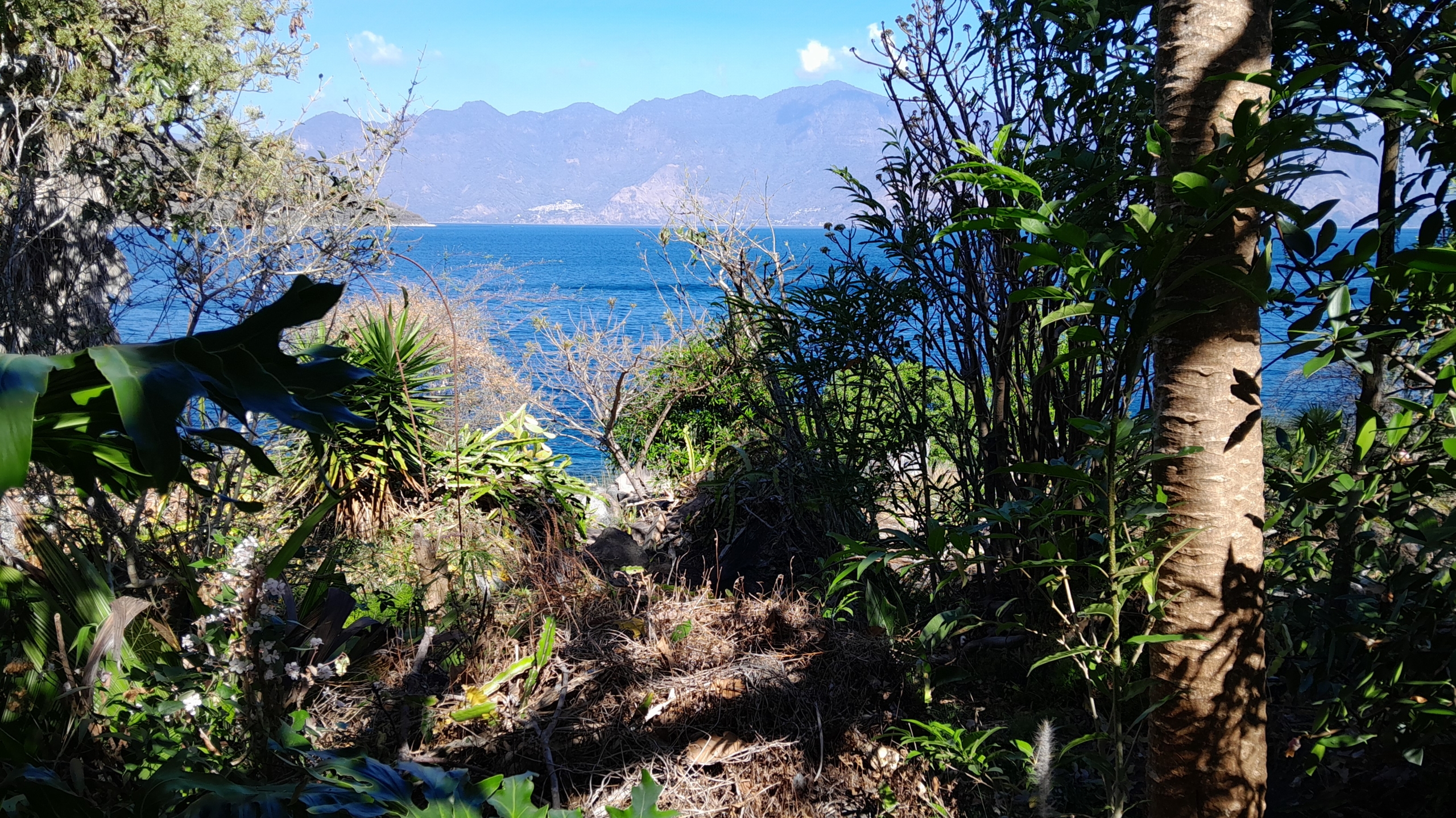 Waterfront Renovation Opportunity Outside Santiago Atitlán for sale