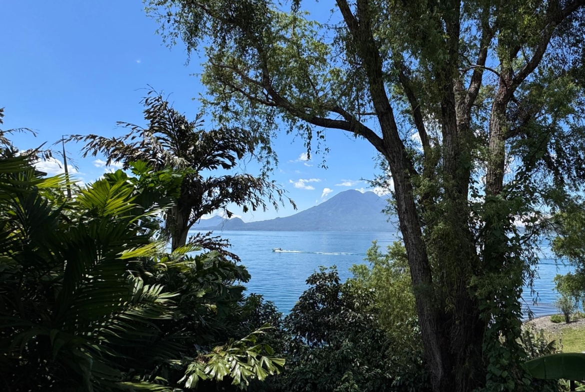 Best views 2 units, waterfront, great income