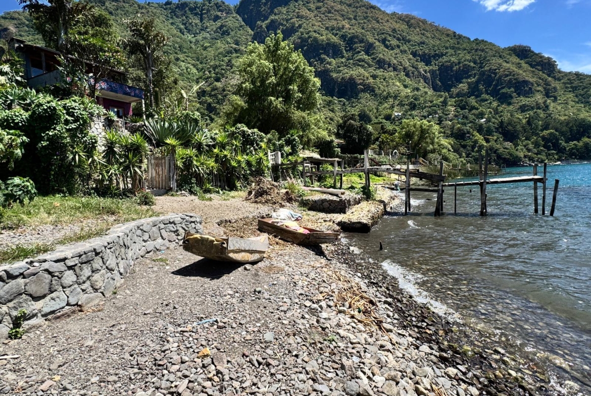 Best views 2 units, waterfront, great income