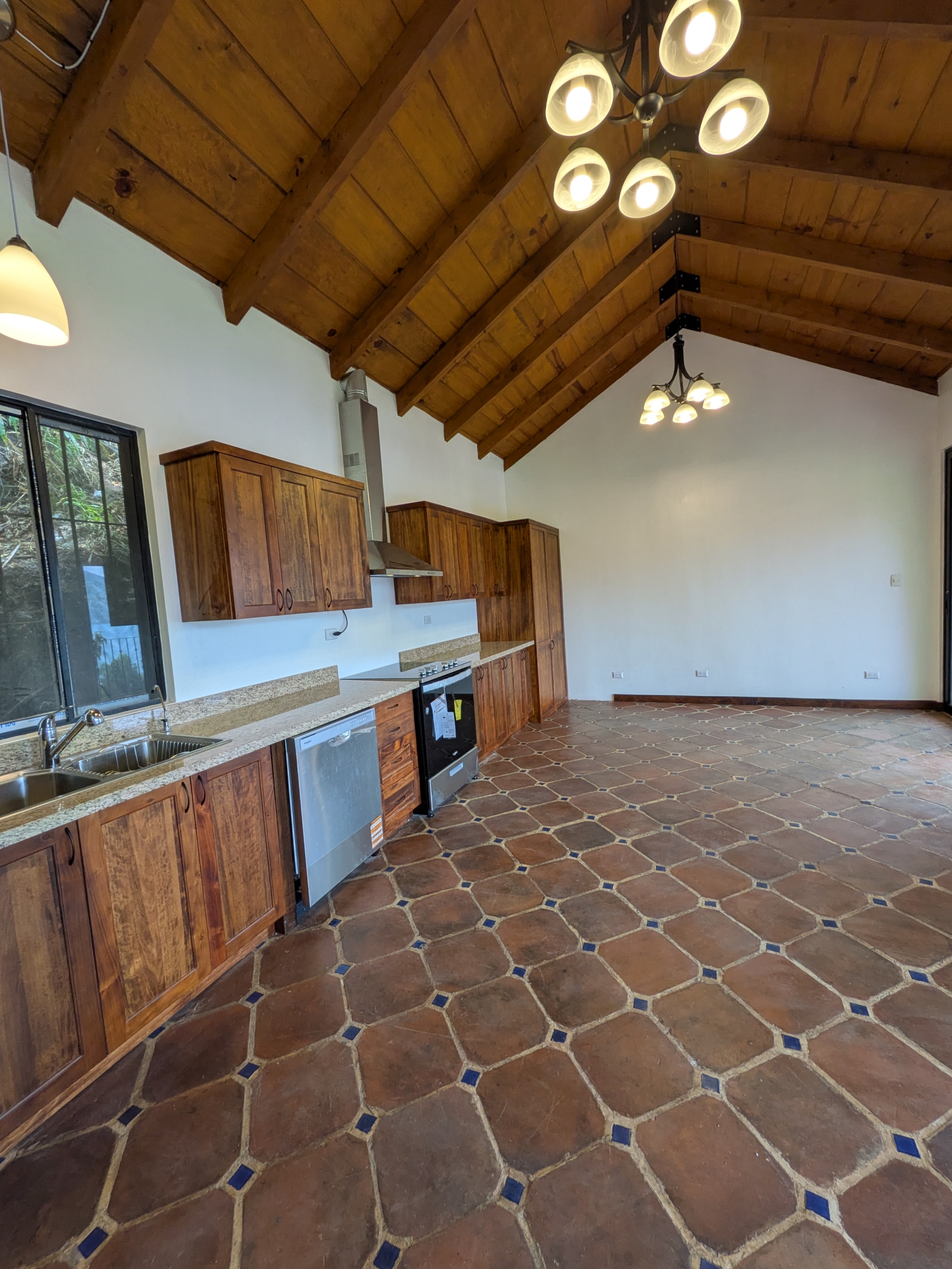 Scott kitchen New house, volcano and lake view close to San Marcos La Laguna