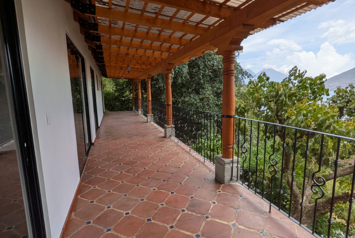 New house, volcano and lake view close to San Marcos La Laguna
