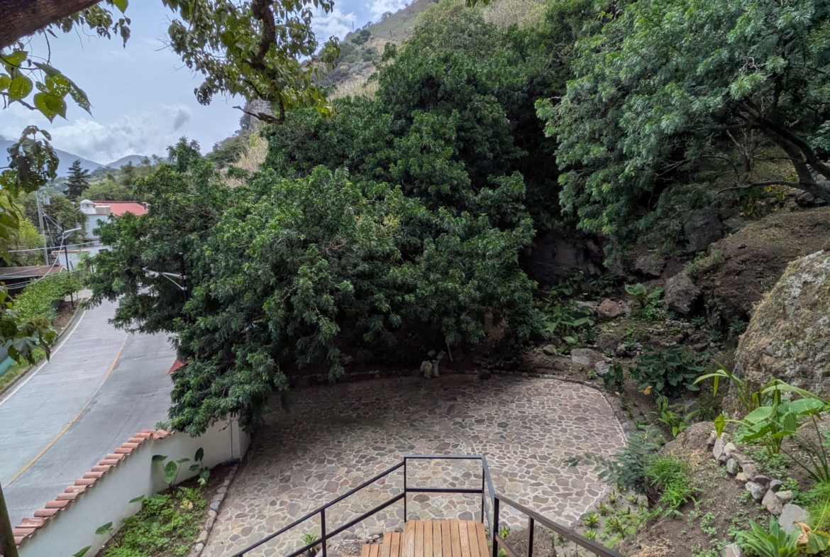 New house, volcano and lake view close to San Marcos La Laguna