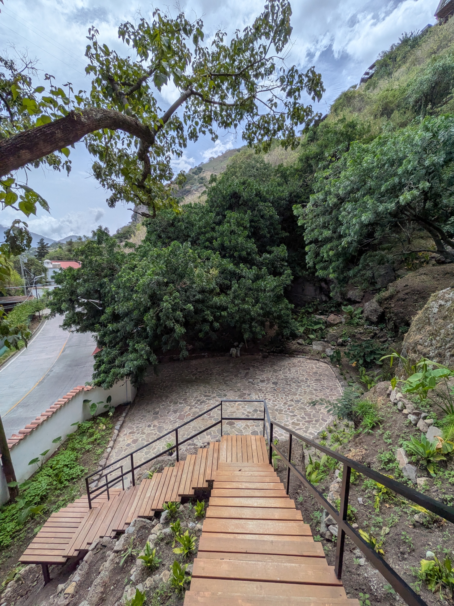 Scott steps up New house, volcano and lake view close to San Marcos La Laguna