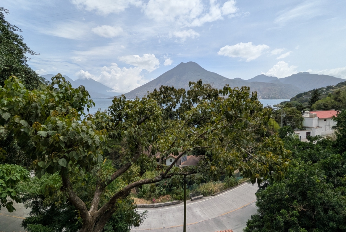 New house, volcano and lake view close to San Marcos La Laguna