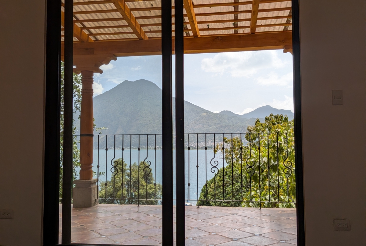 New house, volcano and lake view close to San Marcos La Laguna