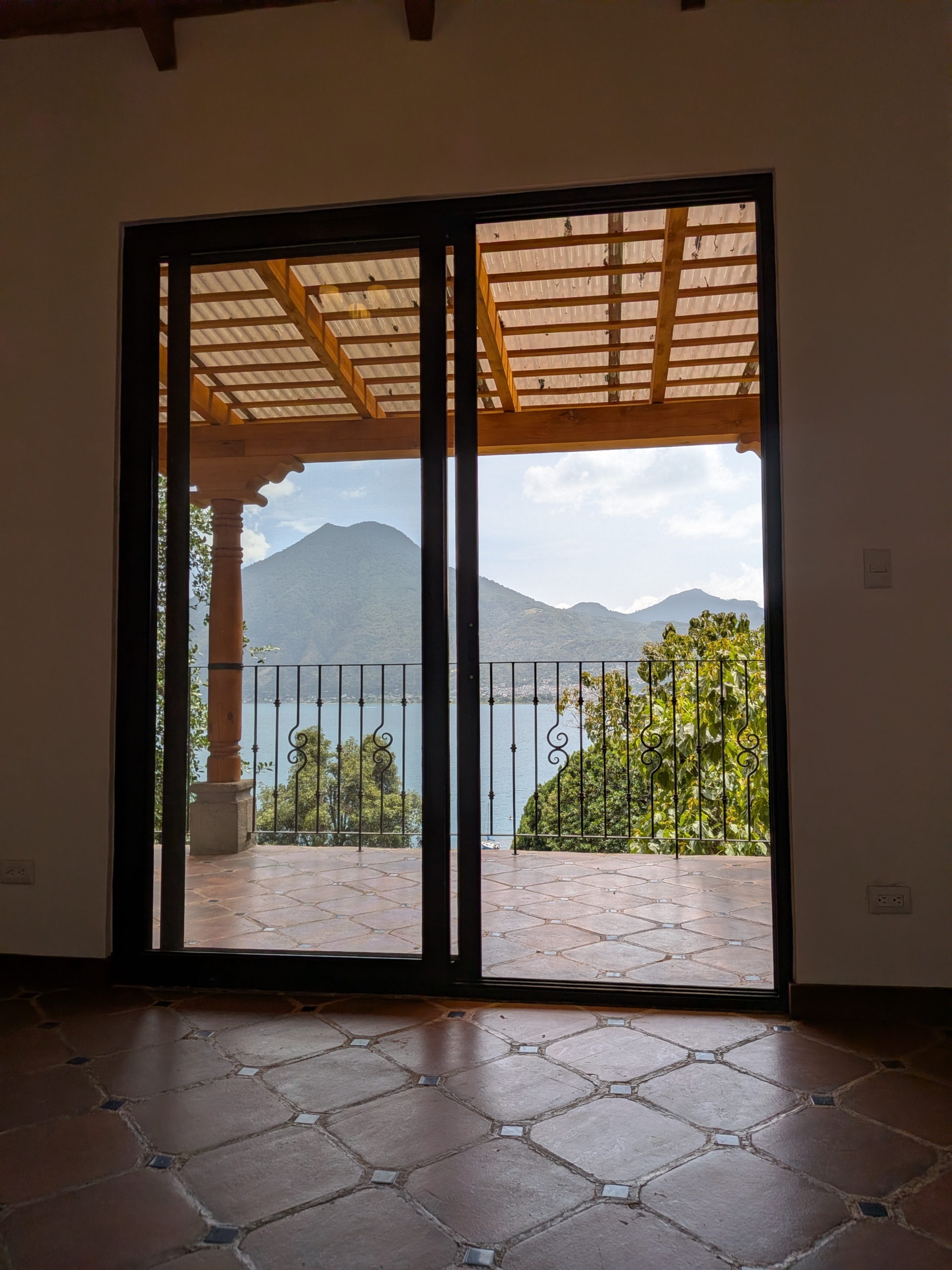Scott view bed New house, volcano and lake view close to San Marcos La Laguna