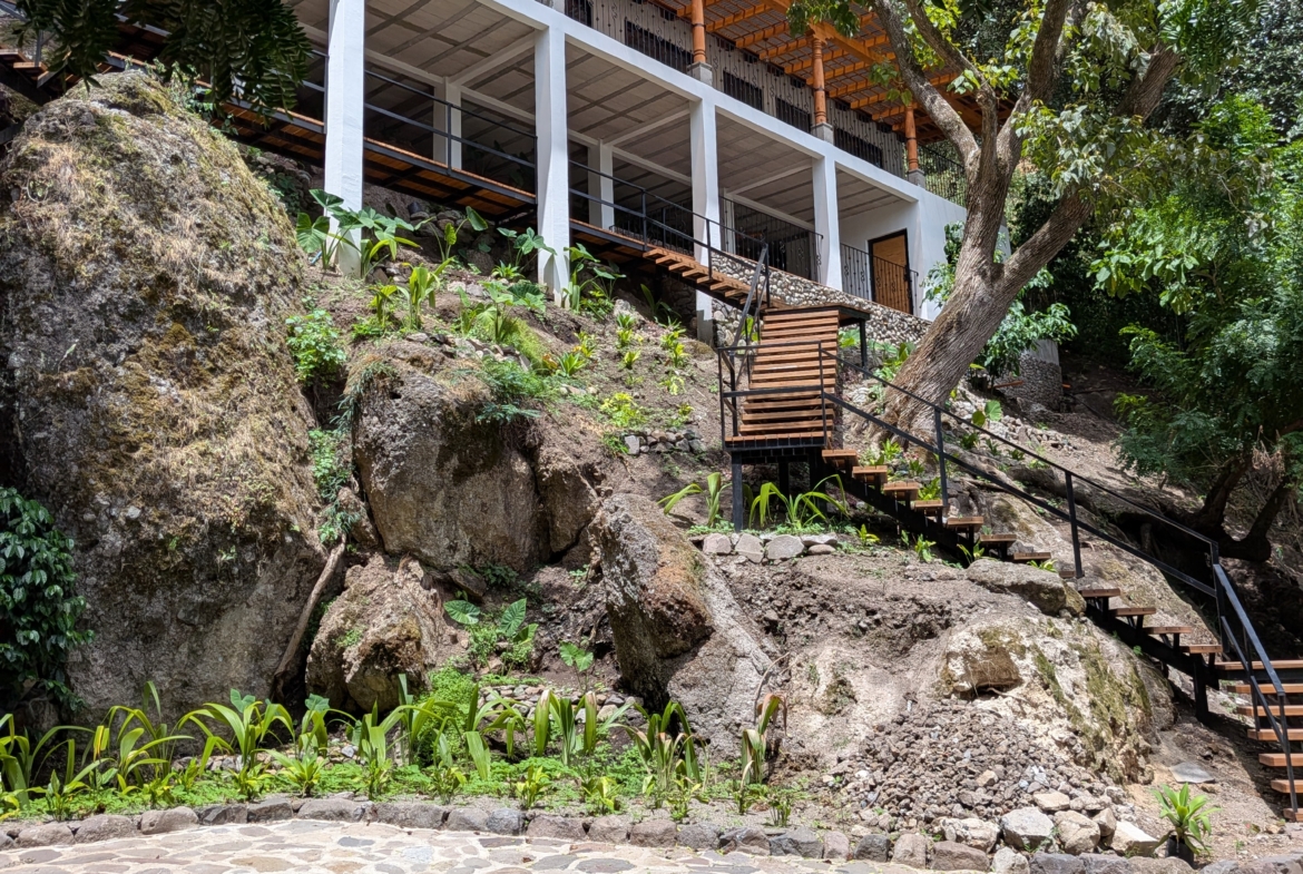 New house, volcano and lake view close to San Marcos La Laguna