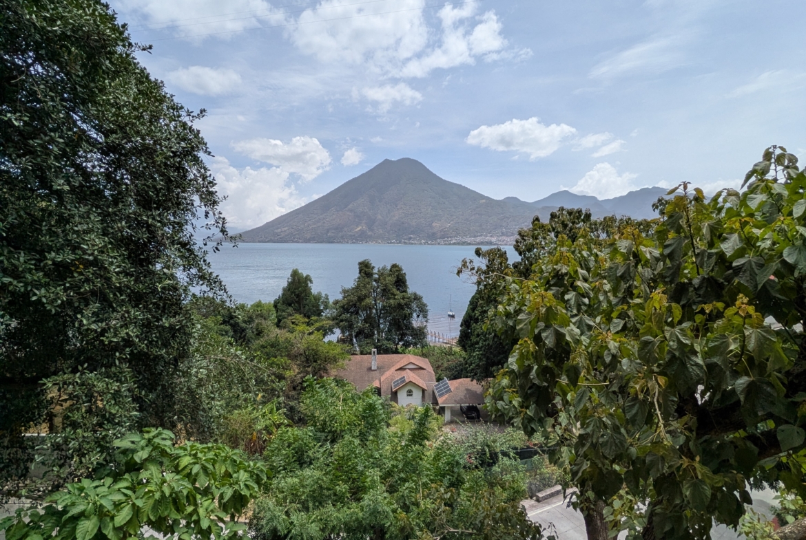 New house, volcano and lake view close to San Marcos La Laguna