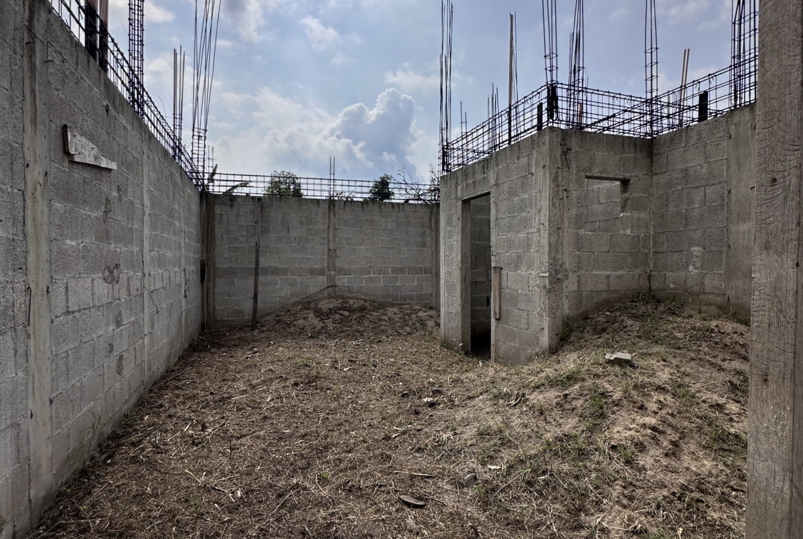 Commercial building with strong potential to finish for sale